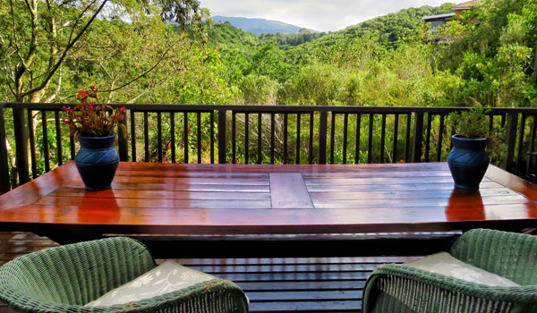 Wilderness Gem Luxury Villa is situated above the town of Wilderness and offers exquisitely beautiful views all round.